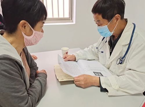 儀征市人民醫(yī)院離退休支部開展義診送健康活動